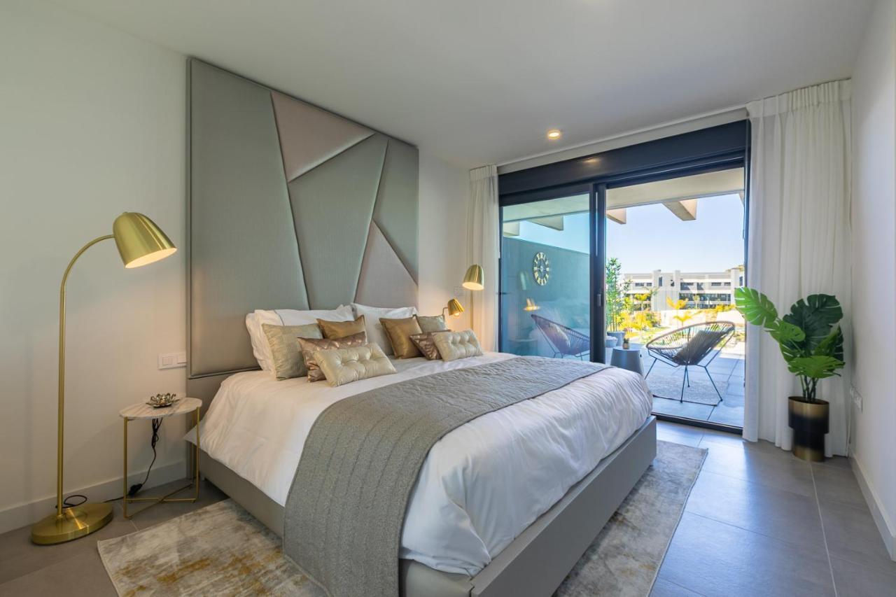The Golden Oasis Penthouse Apartment เอสเตโปนา ภายนอก รูปภาพ