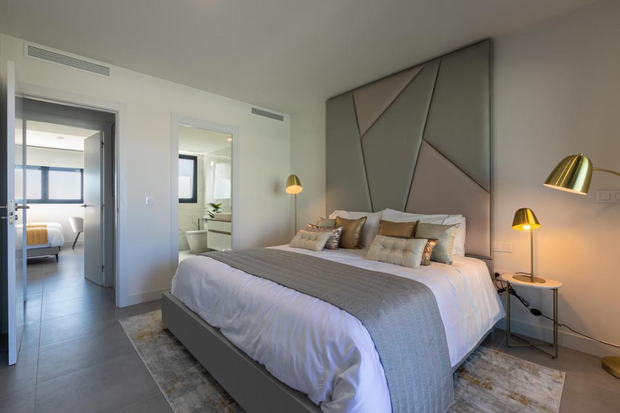The Golden Oasis Penthouse Apartment เอสเตโปนา ภายนอก รูปภาพ