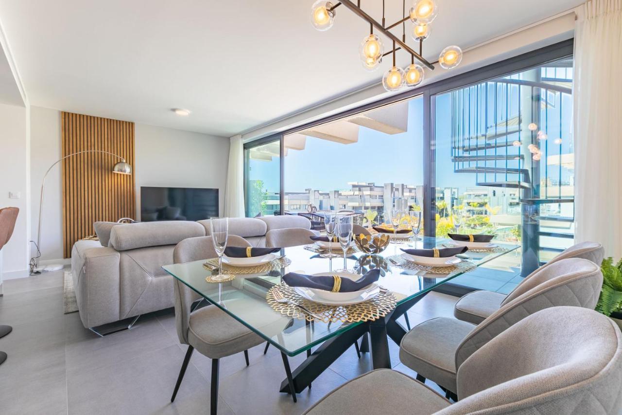 The Golden Oasis Penthouse Apartment เอสเตโปนา ภายนอก รูปภาพ
