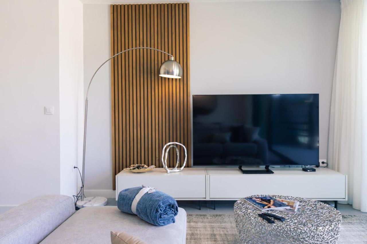 The Golden Oasis Penthouse Apartment เอสเตโปนา ภายนอก รูปภาพ