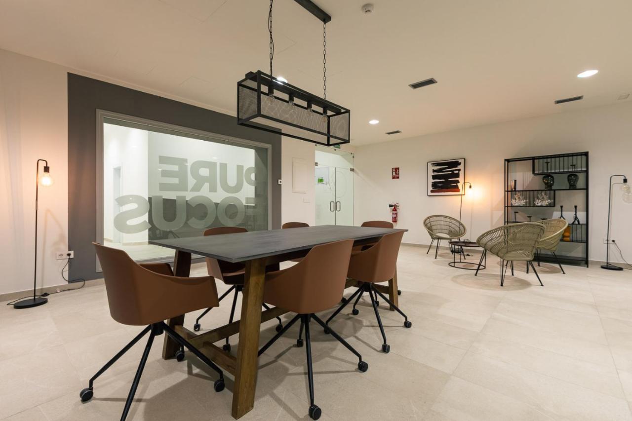 The Golden Oasis Penthouse Apartment เอสเตโปนา ภายนอก รูปภาพ