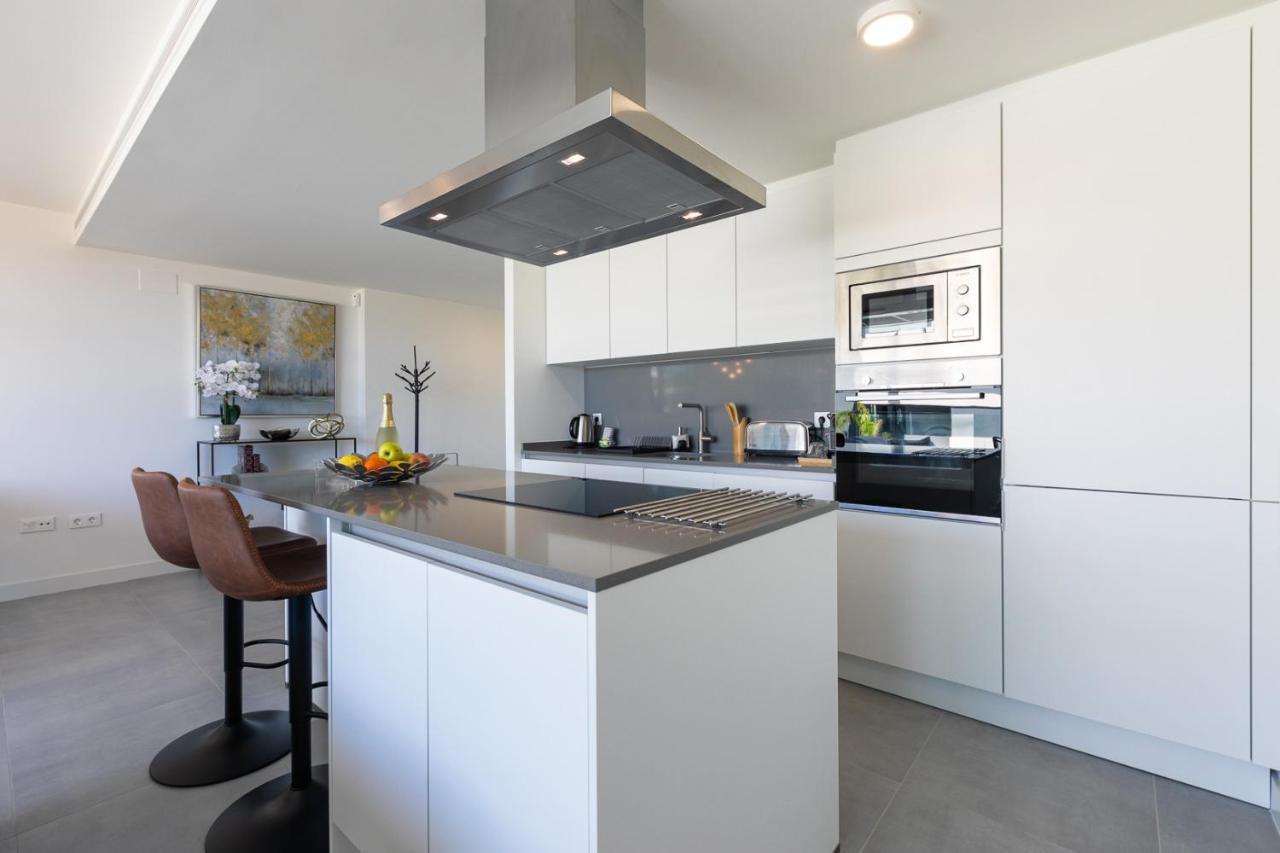 The Golden Oasis Penthouse Apartment เอสเตโปนา ภายนอก รูปภาพ