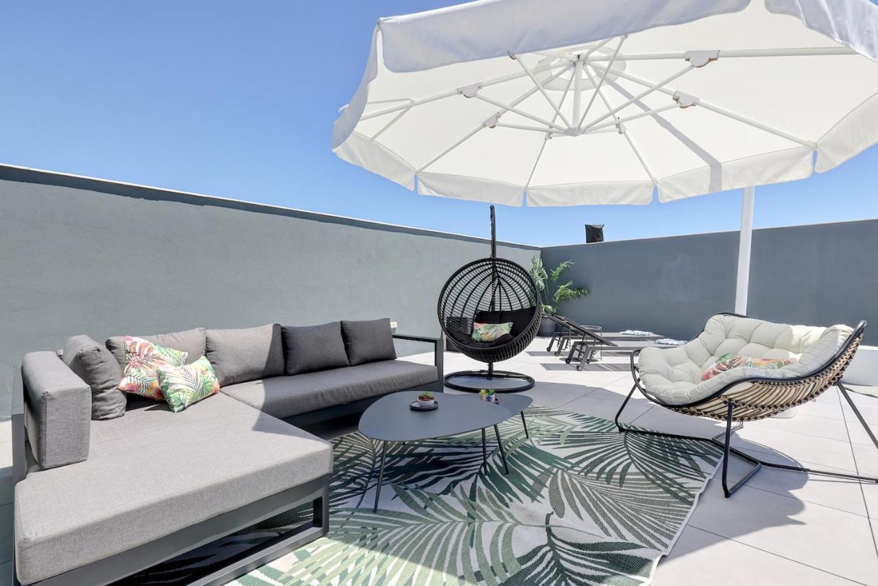 The Golden Oasis Penthouse Apartment เอสเตโปนา ภายนอก รูปภาพ