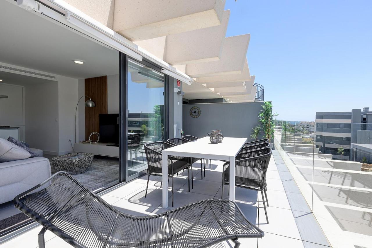 The Golden Oasis Penthouse Apartment เอสเตโปนา ภายนอก รูปภาพ