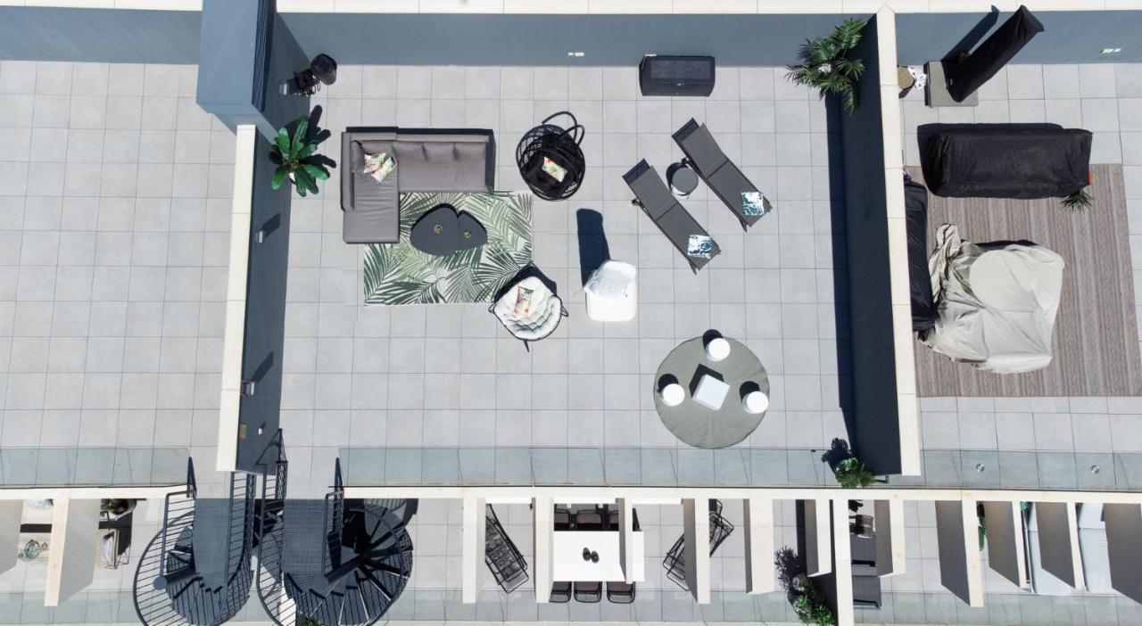 The Golden Oasis Penthouse Apartment เอสเตโปนา ภายนอก รูปภาพ